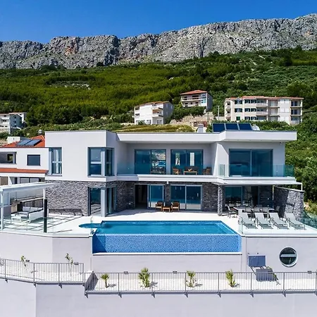 Villa Pula Sleeps 8 With Pool And Air Con *