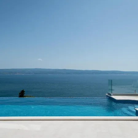 Pula Sleeps 8 With Pool And Air Con * Split