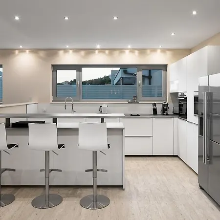 Villa Pula Sleeps 8 With Pool And Air Con Split